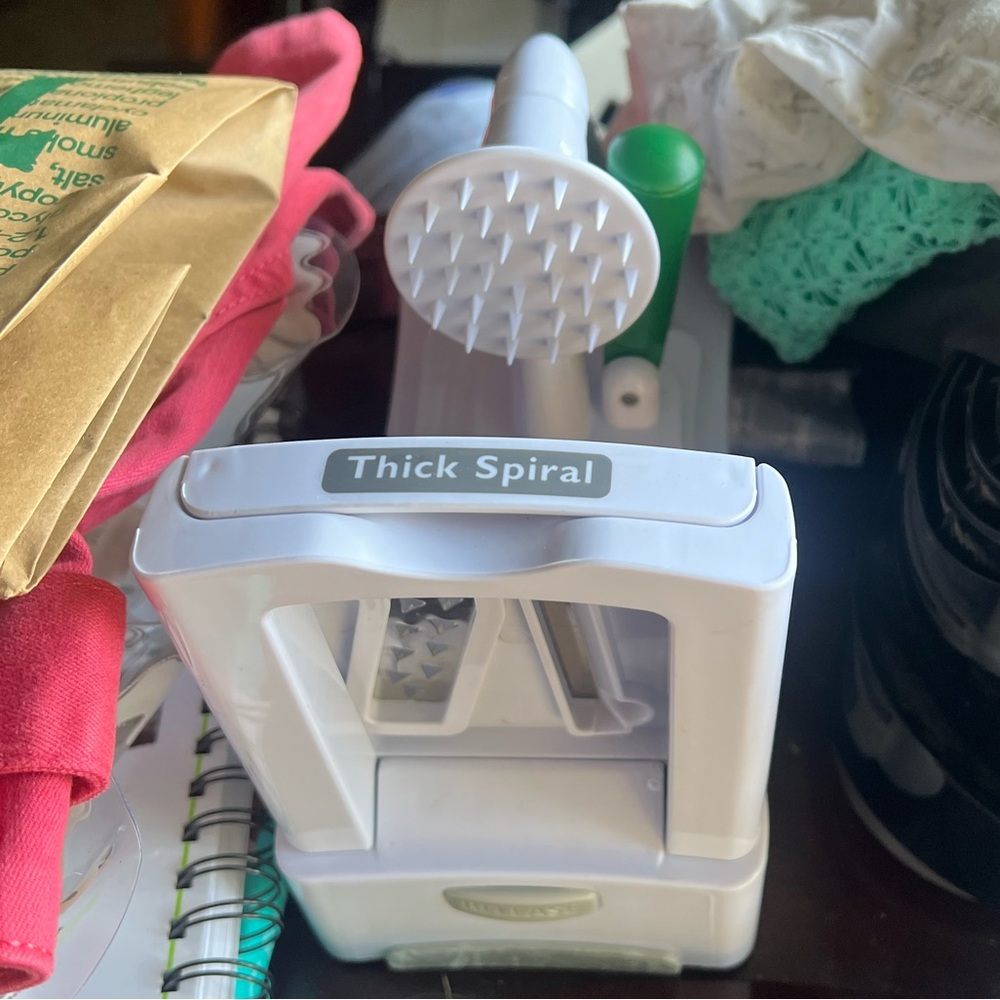Veggeti Vegetable Spiralizer - Picture 2 of 2